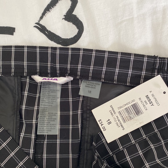 Shorts and Pants Size 18 - Picture 3 of 10